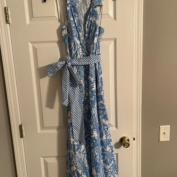 Lilly Pulitzer beautifully dress size 8 color, blue white - Picture 6 of 7